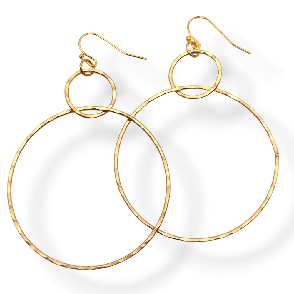 Matte Gold Interlocking Hammered Loop Chain Earri… - image 1